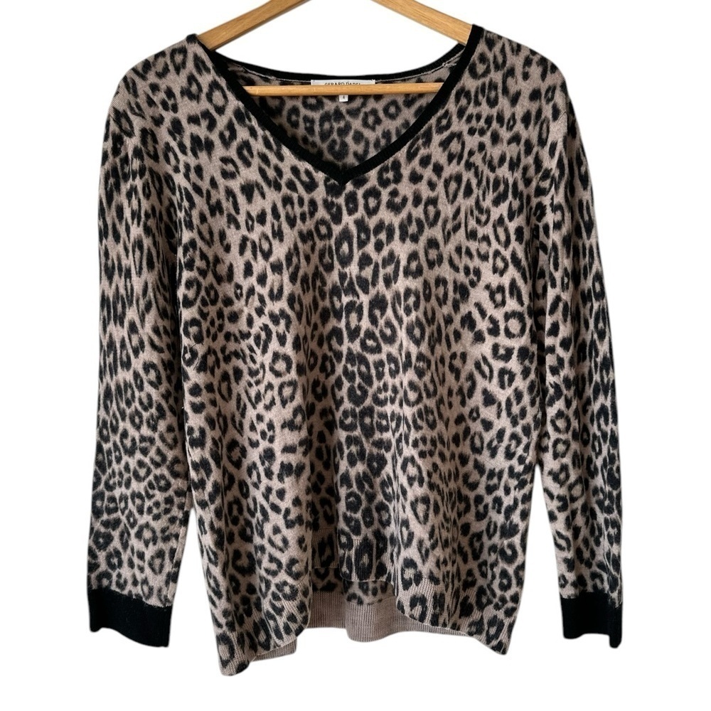 Gerard Darrel Paris 100% Merino Wool V-Neck Leopard Print Sweater